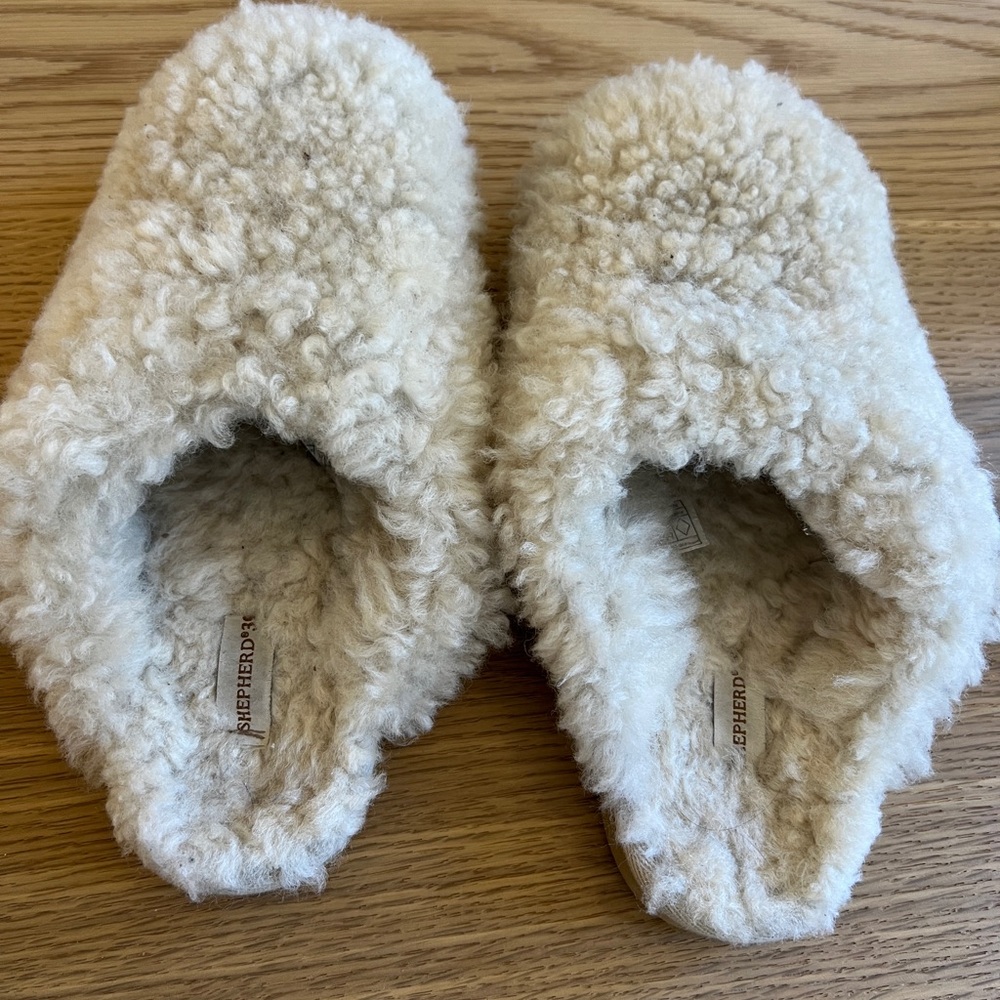Shepherd Women's Cream Slippers
